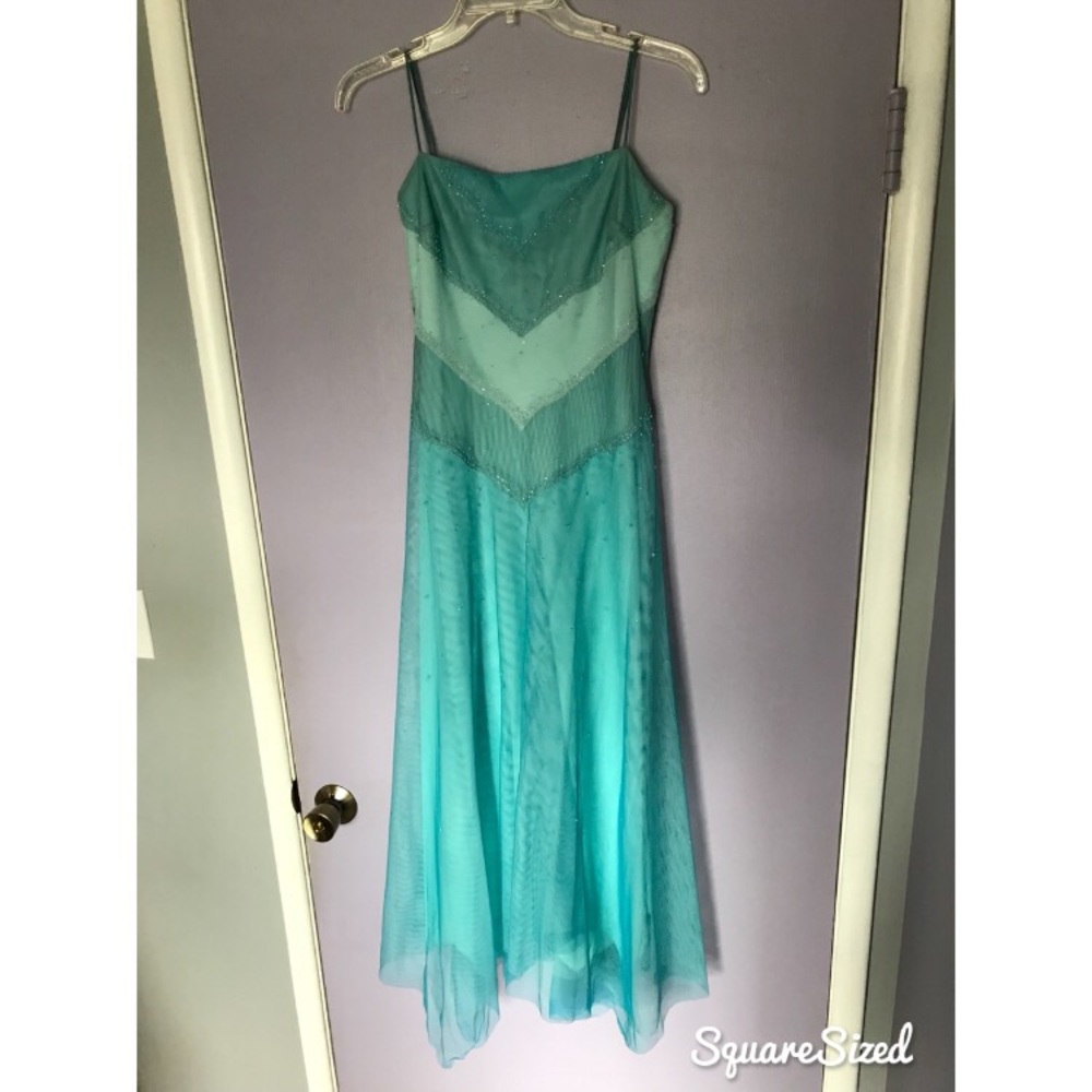 🎉MUST GO🎉 BCBG teal dress with asymmetrical hem